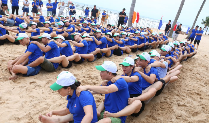 Team building Ngoài Biển Vui nhộn binhyentravel.vn